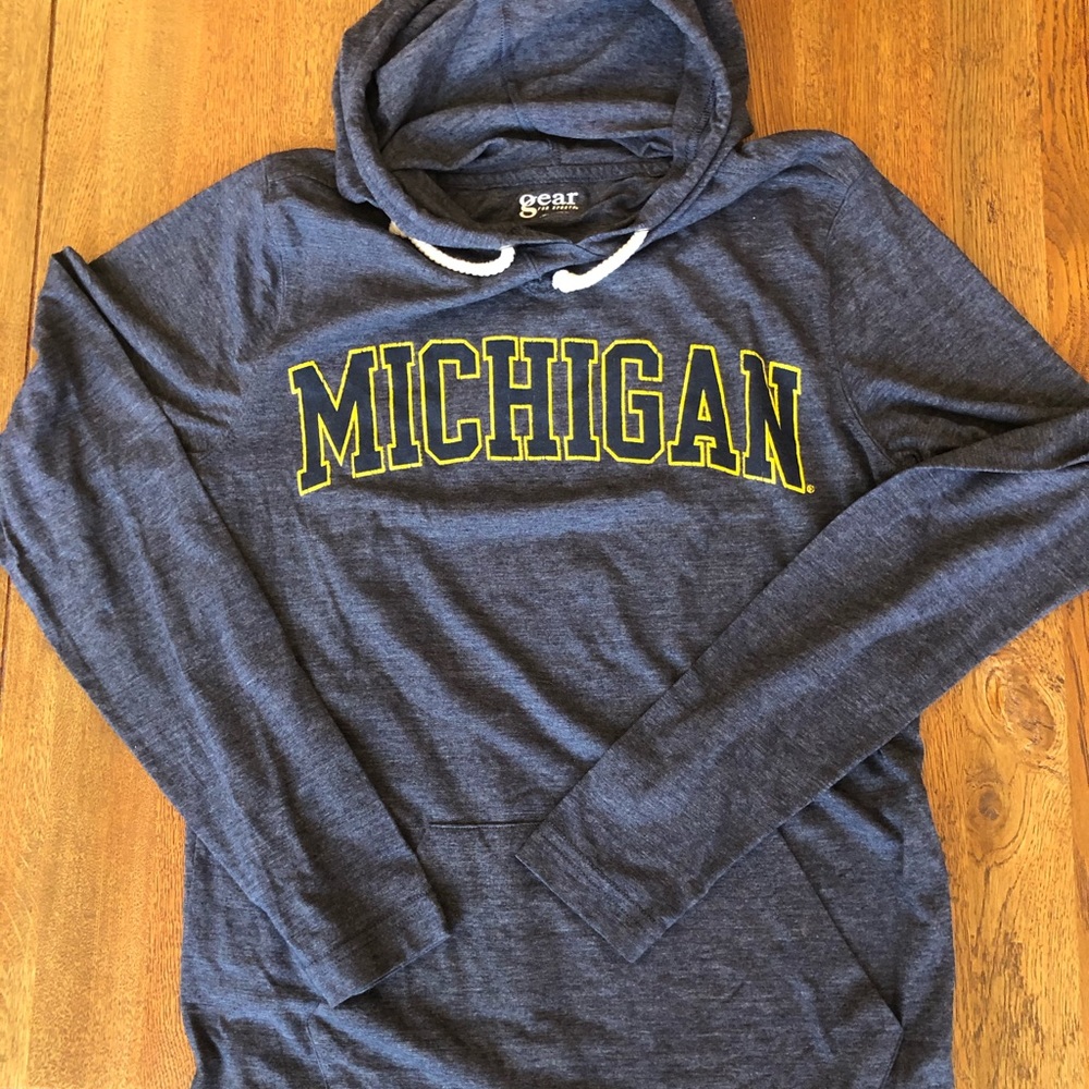 Women’s University of Michigan hooded l/s shirt